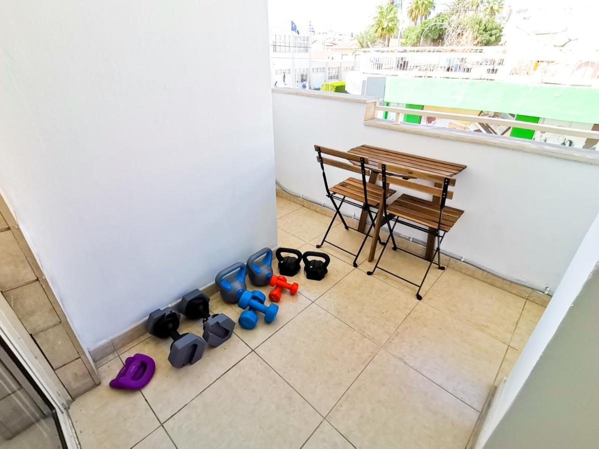 Central Square Nomadic Rooms لارنكا المظهر الخارجي الصورة