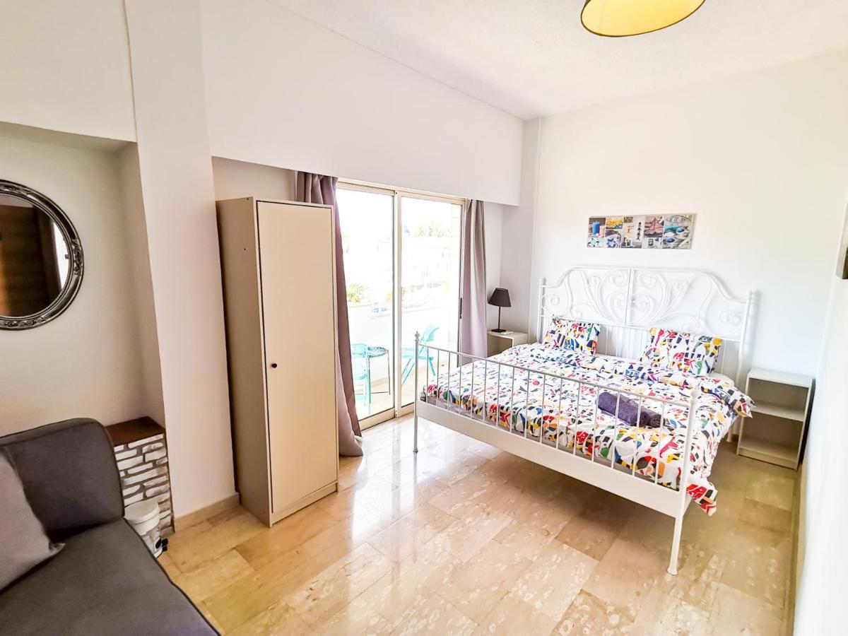 Central Square Nomadic Rooms لارنكا المظهر الخارجي الصورة