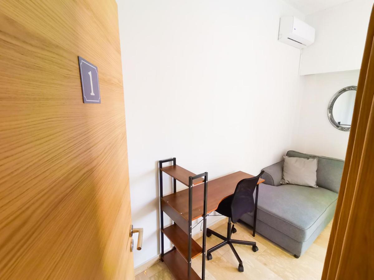 Central Square Nomadic Rooms لارنكا المظهر الخارجي الصورة
