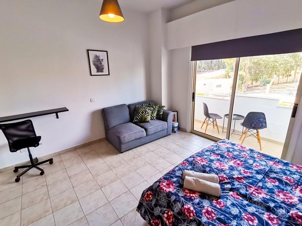 Central Square Nomadic Rooms لارنكا المظهر الخارجي الصورة