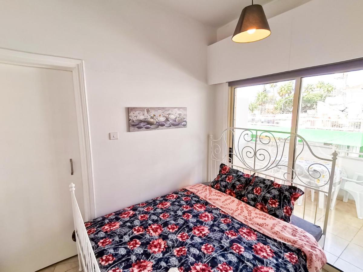 Central Square Nomadic Rooms لارنكا المظهر الخارجي الصورة